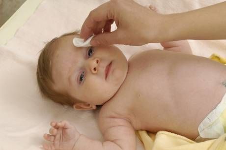 Уход за кожей новорожденного.  Уход требует особого внимания