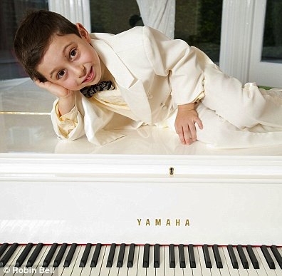 Девятилетний пианист выпускает первый альбом