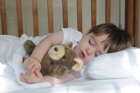 Ребенок плохо спит днем - волноваться или не стоит?