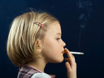 Одиннадцатилетним ученикам британской школы разрешается курить во время обеденного перерыва